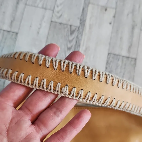 Tan Leather Shoulder Bag - Picture 3 of 12